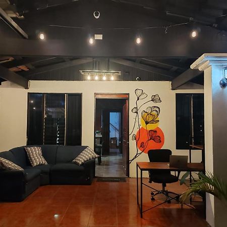 Blackout Hostel La Fortuna 外观 照片